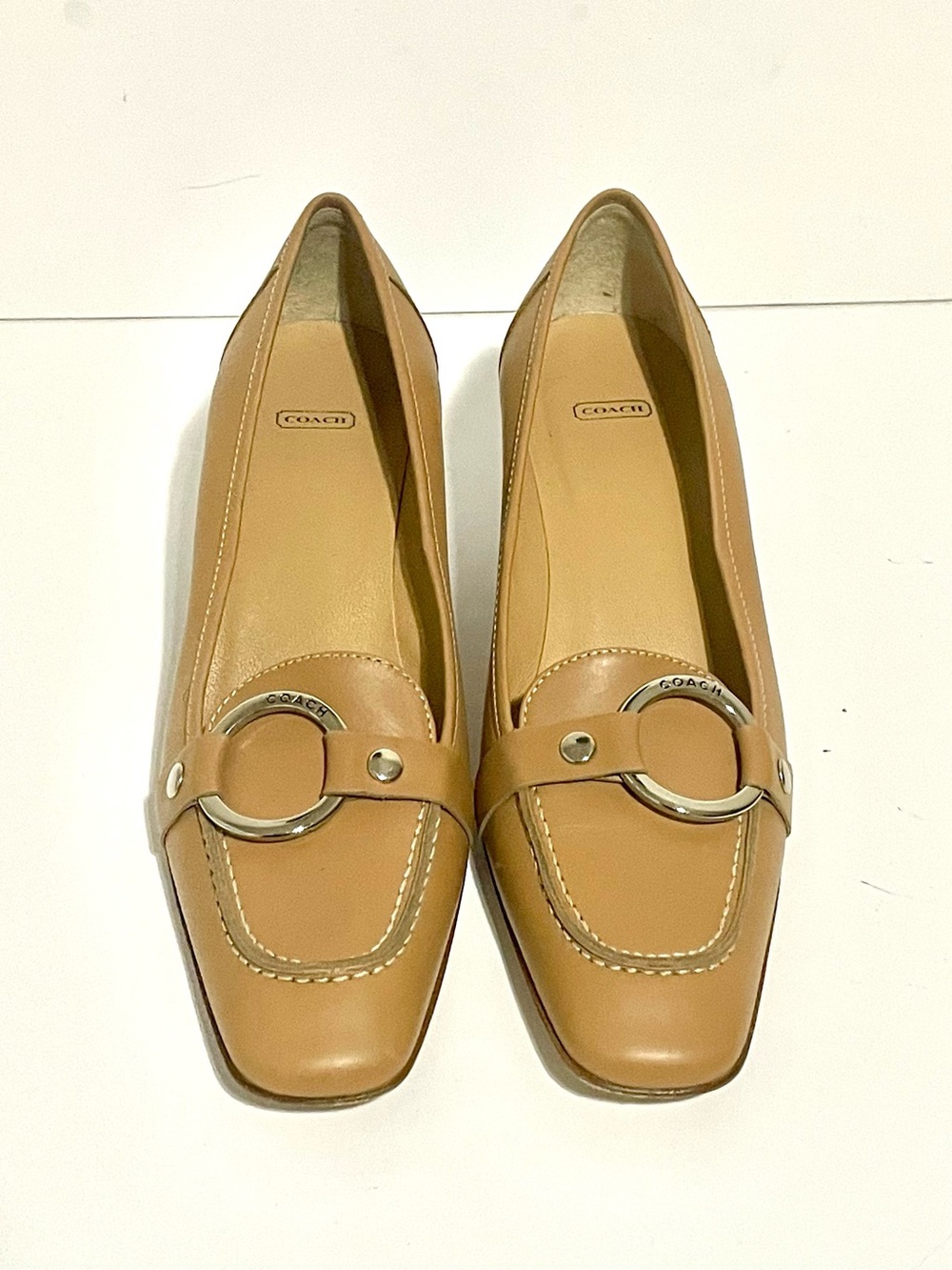 COACH Shelly Pumps Shoes Sz. 7 B Beige Suede Buckle Low Heels Made Logo ITALY
